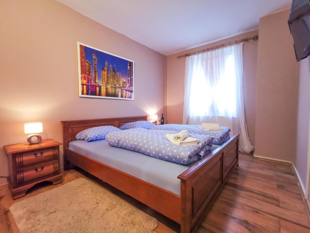 Villa Dijana Gracac  Bagian luar foto