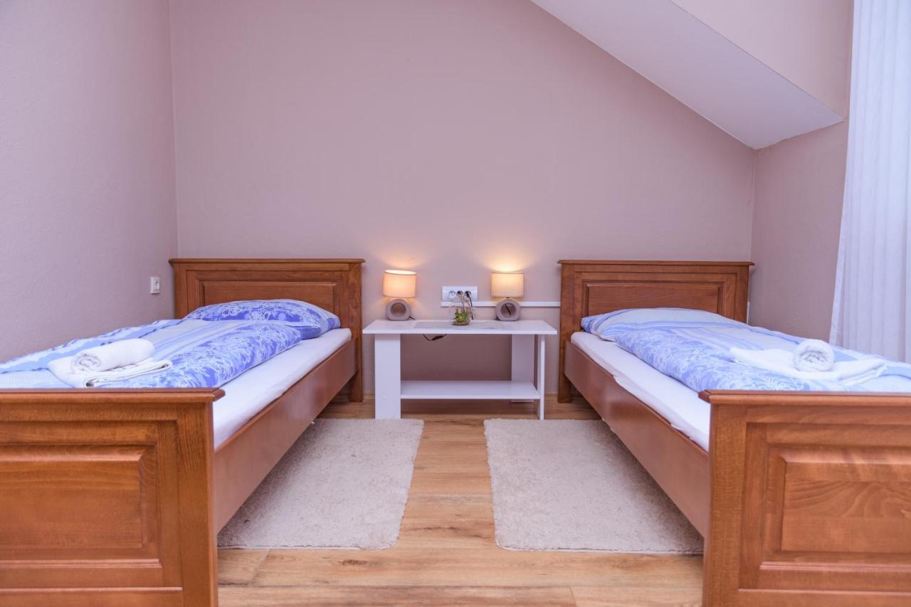 Villa Dijana Gracac  Bagian luar foto